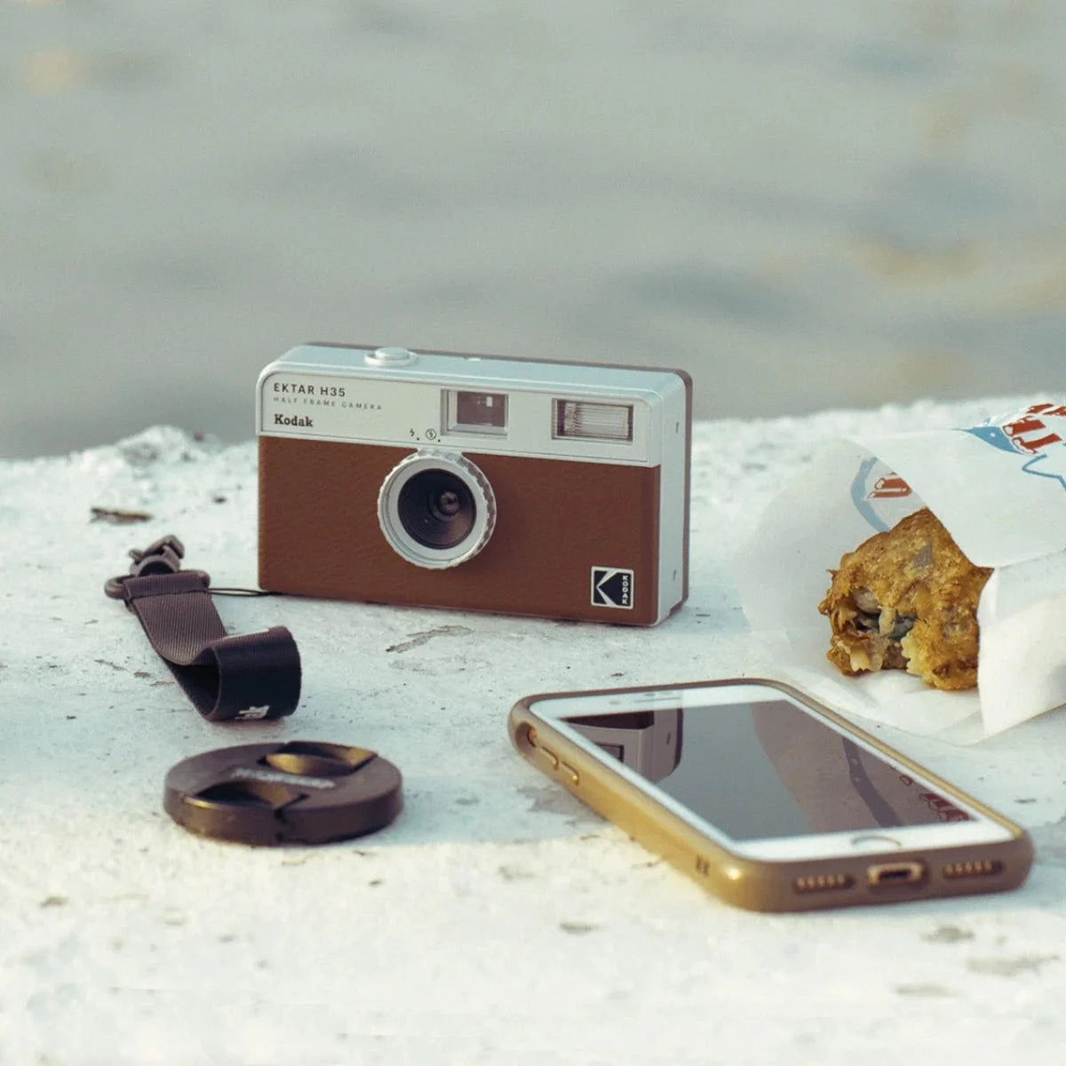 NNEOBA Reusable Film Camera with Built-in Flash Brown