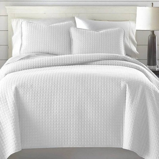 Full/Queen Lightweight White Ultra Soft 3-Piece Microfiber Quilt Set - Puck's Home Store
